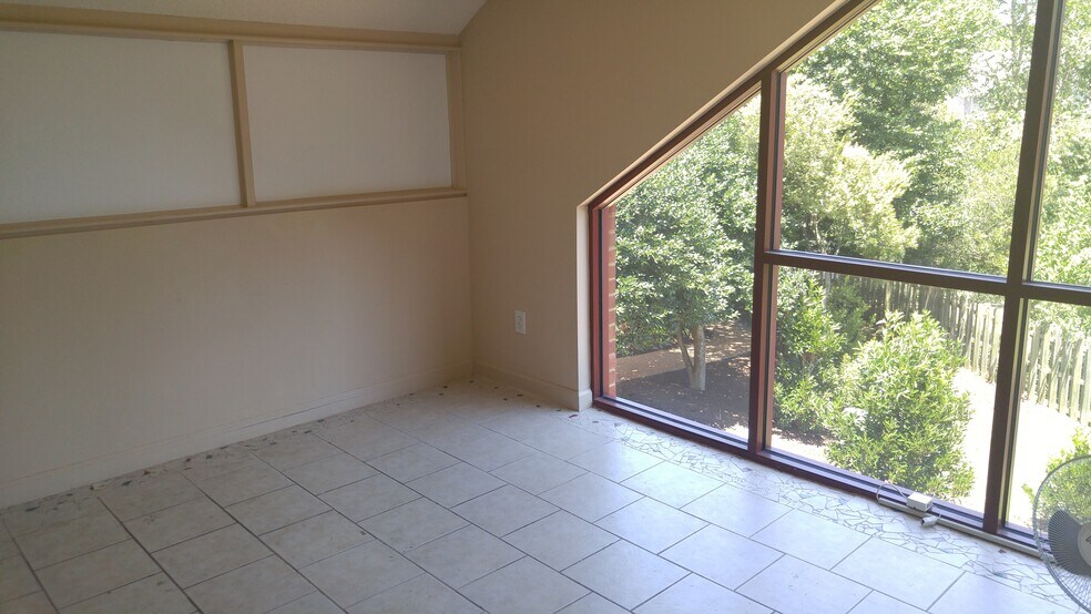 More Photos Of 1708 Pleasure House Rd, Virginia Beach Freestanding For Lease