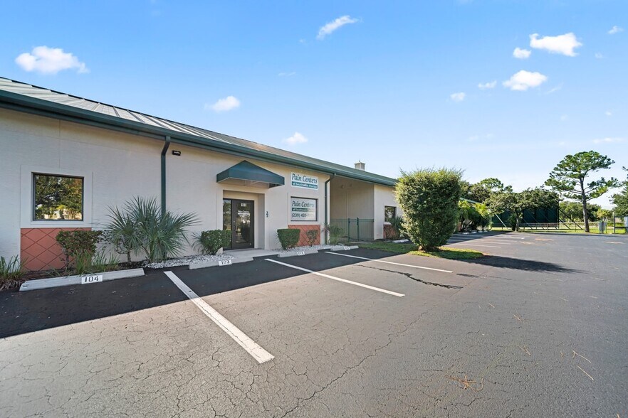 More Photos Of 13861 Plantation Rd, Fort Myers Office For Sale