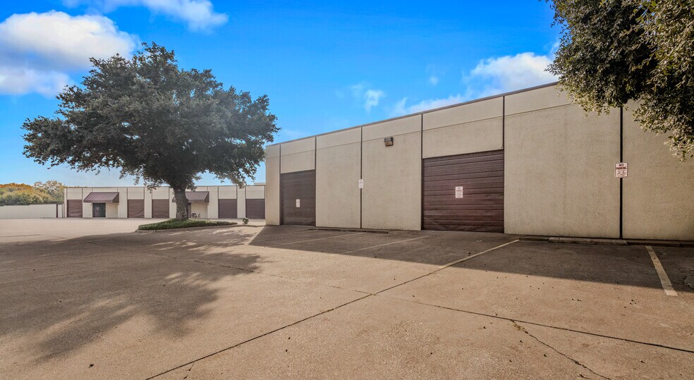 More Photos Of 1315 Colony Ct, Haltom City Distribution For Lease