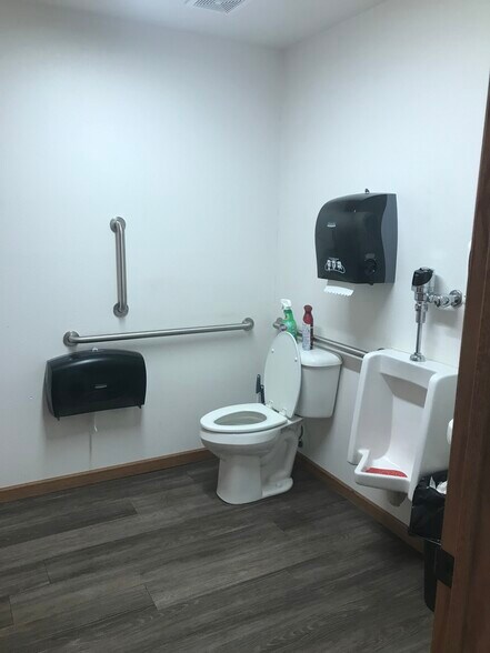 More Photos Of 510 S Federal Blvd, Riverton Industrial For Sale