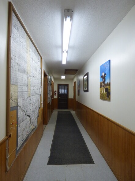 More Photos Of 106 N Renville St, Winthrop Office For Sale
