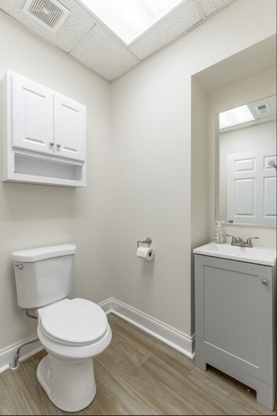 More Photos Of 403 Chickamauga Ave, Rossville Loft Creative Space For Lease