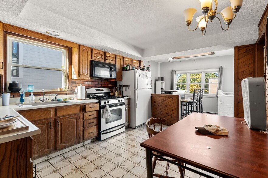 More Photos Of 574 E 3rd St, Boston Multifamily For Sale