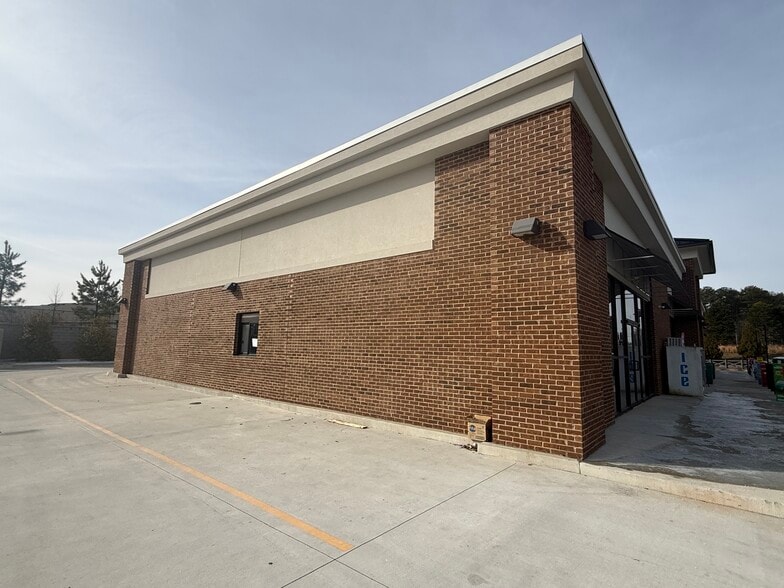 More Photos Of 92 Auburn Gate Ln, Auburn Convenience Store For Lease