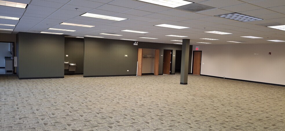 More Photos Of 18401 Maple Creek Dr, Tinley Park Medical For Lease