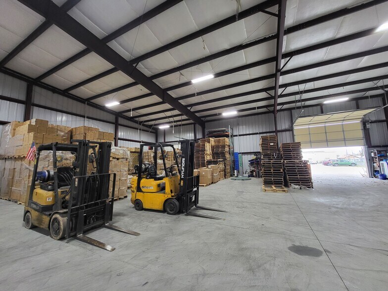 More Photos Of 516 Adele Ave, Joplin Distribution For Sale