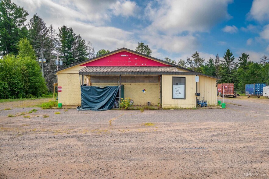 Primary Photo Of 154 Evergreen St, Republic Storefront For Sale