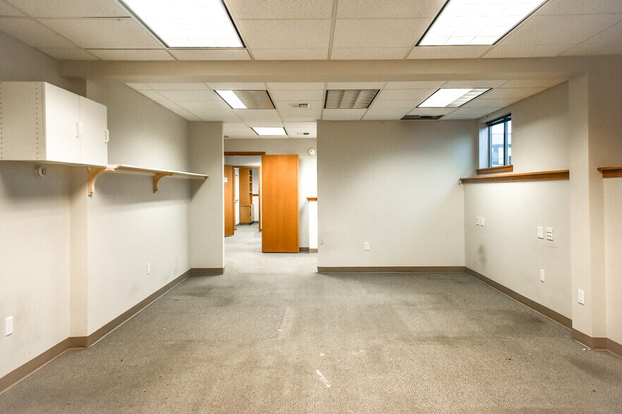 More Photos Of 1110 N Center Pky, Kennewick Office For Lease