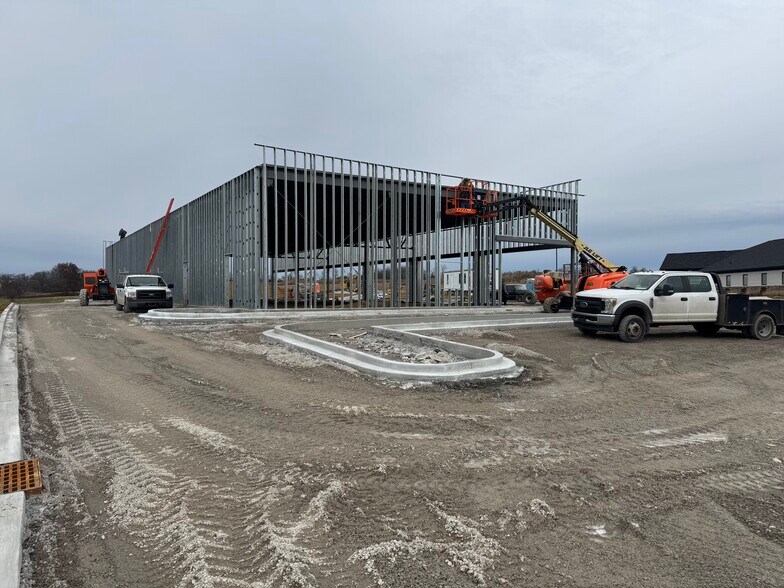 More Photos Of 420 Watson Way, Shelbyville Restaurant For Lease