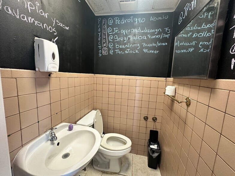 More Photos Of 2223 Pembroke Rd, Hollywood Auto Dealership For Lease