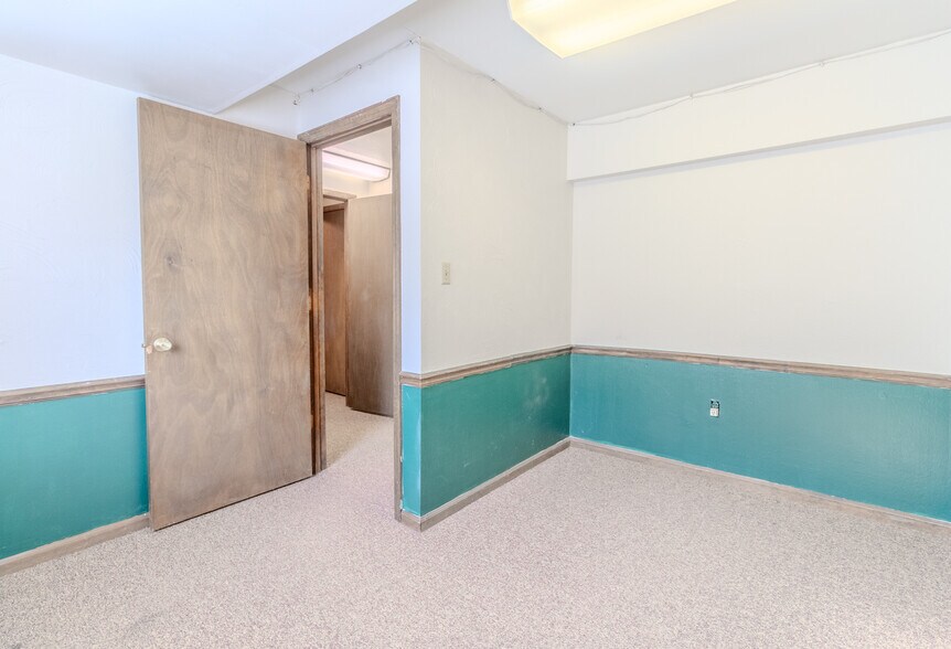 More Photos Of 1080 Long Run Rd, McKeesport Office For Lease