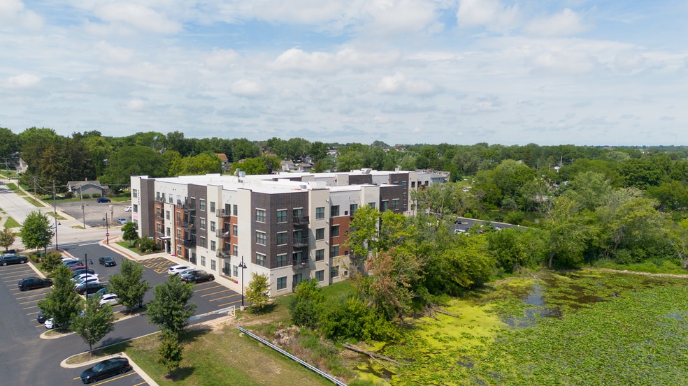 More Photos Of 355 N La Fox St, South Elgin Apartments For Sale