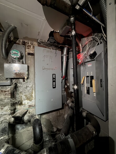 More Photos Of 13681 Roosevelt Ave, Flushing Office For Lease