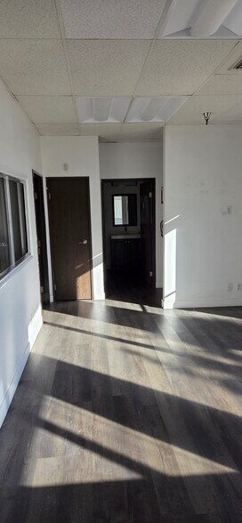 More Photos Of 9155 Alabama Ave, Chatsworth Light Manufacturing For Lease