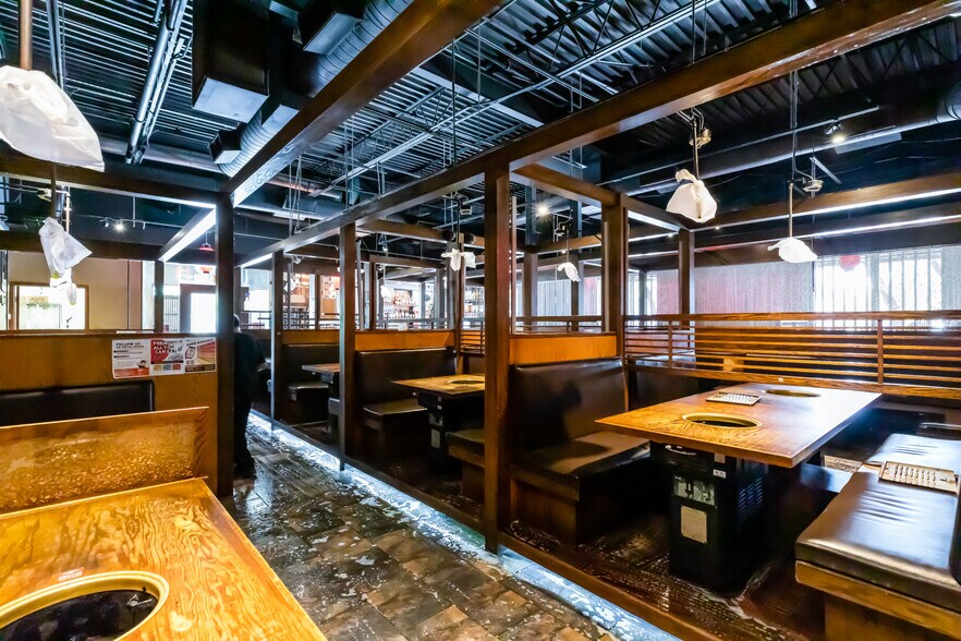 More Photos Of 510 Gray St, Houston Freestanding For Sale