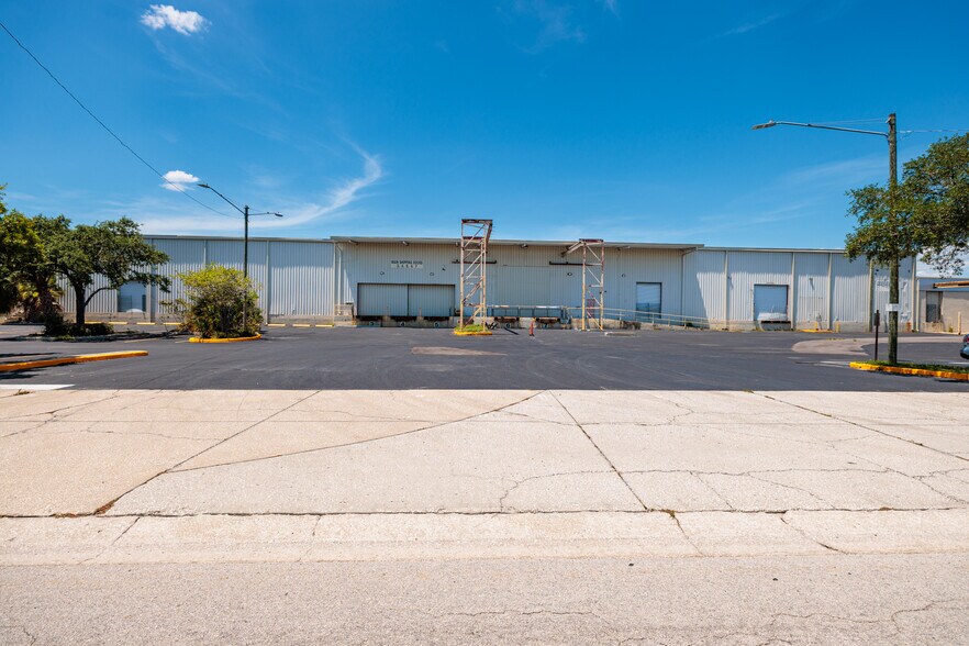 More Photos Of 6750 N Bryan Dairy Rd, Seminole Distribution For Lease