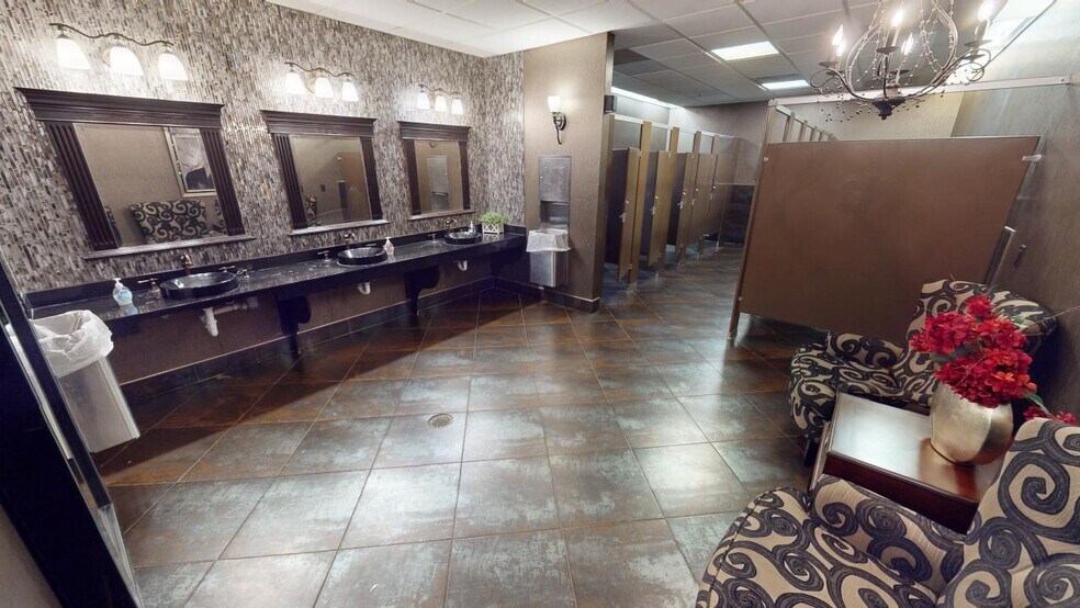 More Photos Of 304 S 6th St, Monticello Restaurant For Lease