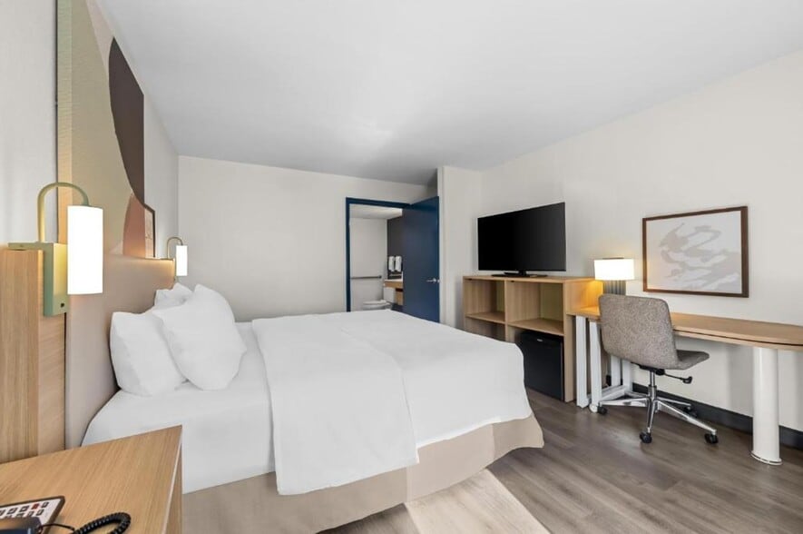 More Photos Of 3402 Winfield Dunn Pky, Kodak Hotel For Sale