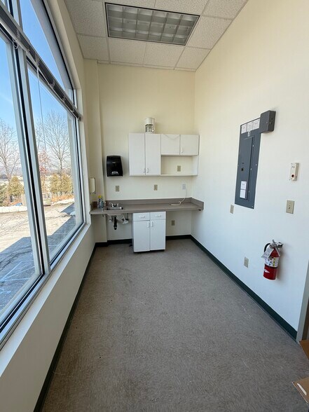 More Photos Of 385 N Franklin Tpke, Ramsey Bank For Lease