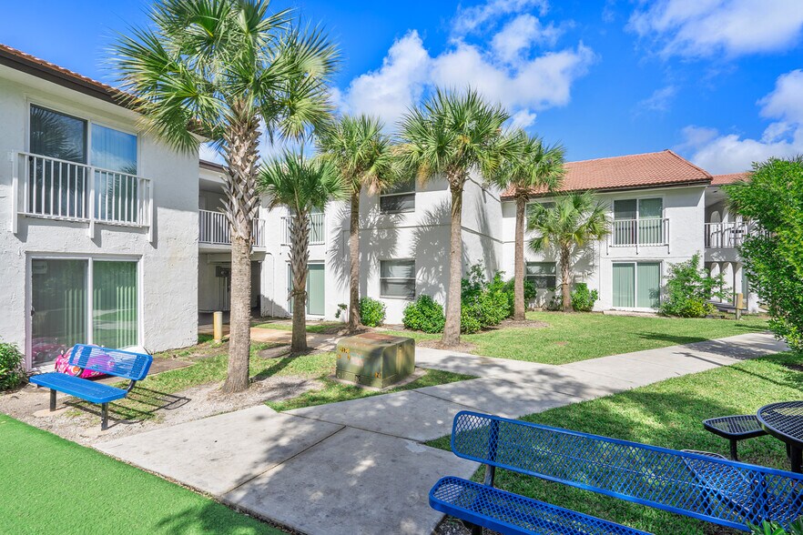 More Photos Of 700-728 SW 81st Ter, North Lauderdale Apartments For Sale