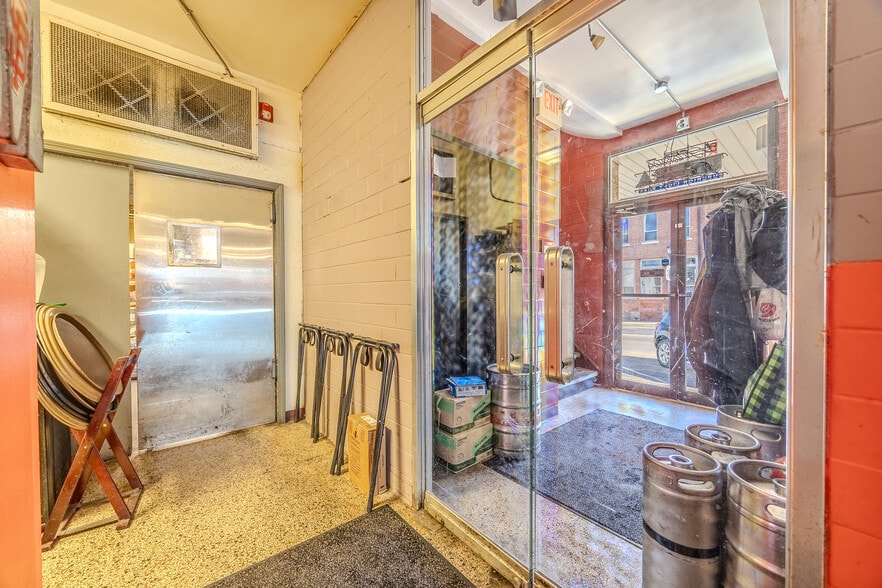 More Photos Of 201 W Commercial St, Lebanon Office For Sale