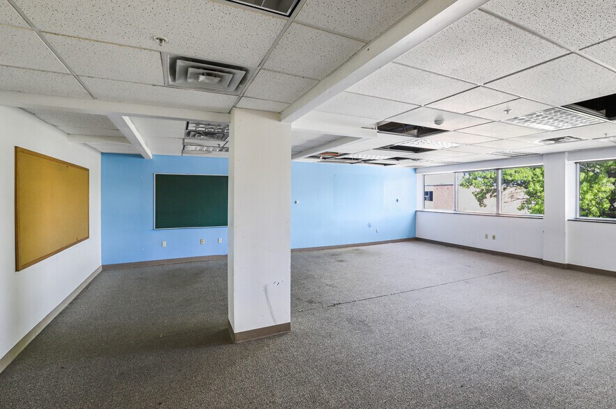 More Photos Of 184 Salem Ave, Dayton Office Residential For Lease