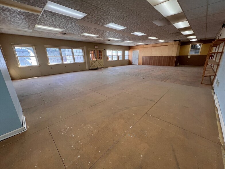 More Photos Of 265 Harrisonville Lake Rd, Pilesgrove Service For Lease