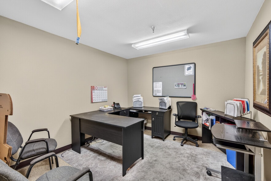 More Photos Of 310 Pennington Dr, Paris Manufacturing For Sale