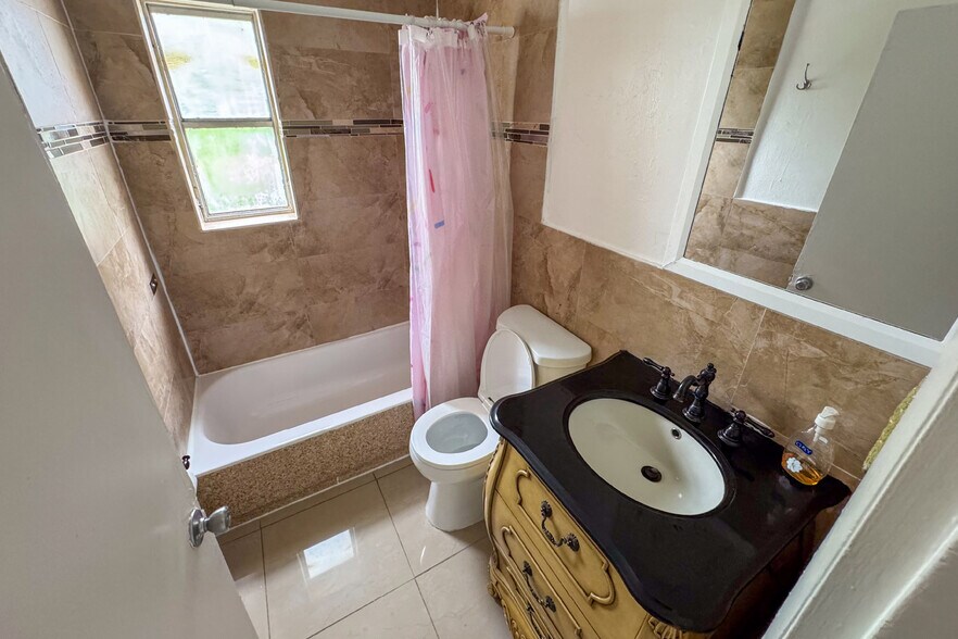 More Photos Of 1801 Spruce Ave, West Palm Beach Apartments For Sale