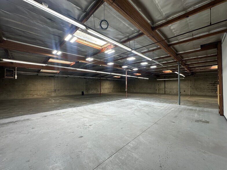 More Photos Of 13515 Excelsior Dr, Norwalk Warehouse For Lease