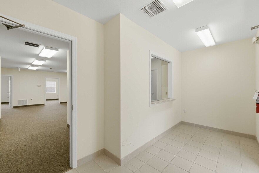 More Photos Of 4378 NE 35th St, Ocala Warehouse For Lease