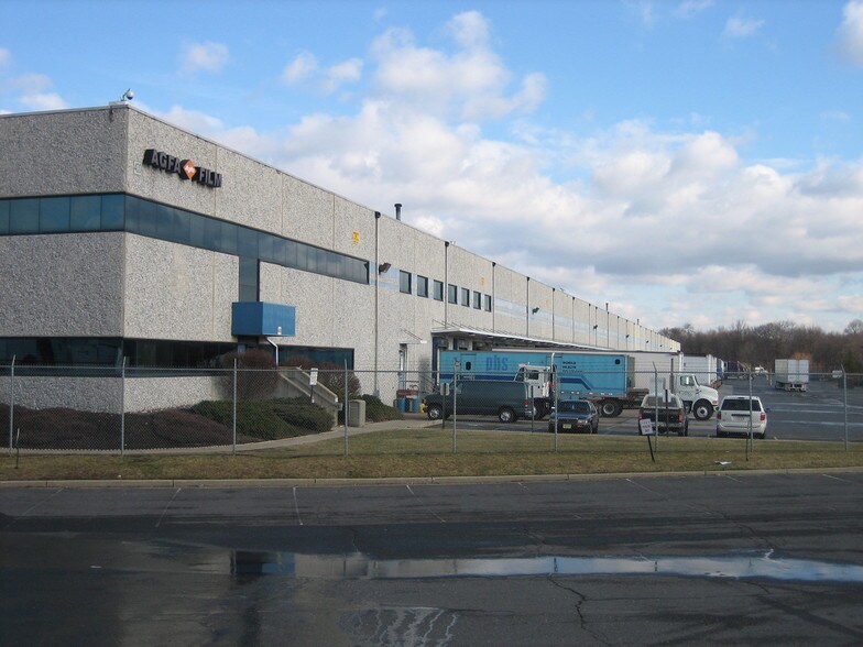 More Photos Of 400-490 Heller Park Ct, Dayton Warehouse For Lease