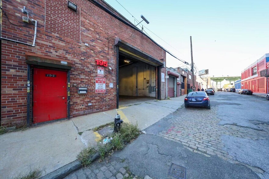More Photos Of 195 Bush St, Brooklyn Warehouse For Lease