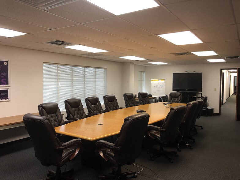 More Photos Of 2404 Rutland Dr, Austin Office For Lease