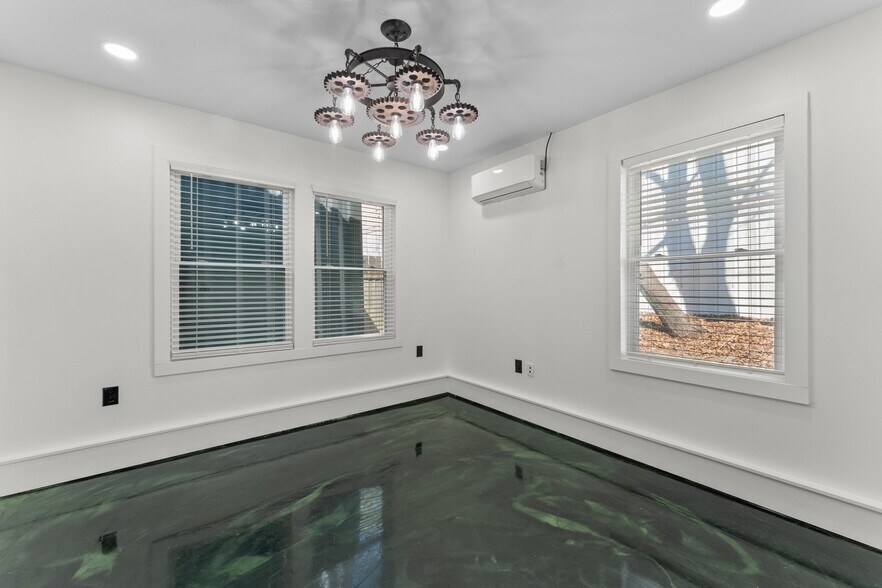 More Photos Of 2988 George Washington Memorial Hwy, Hayes Office For Sale