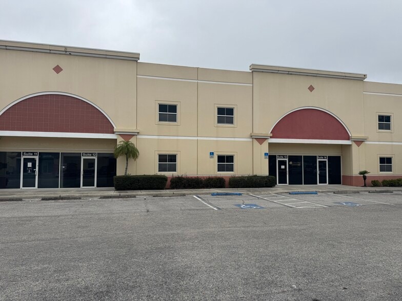 More Photos Of 787 Commerce Dr, Venice Warehouse For Lease