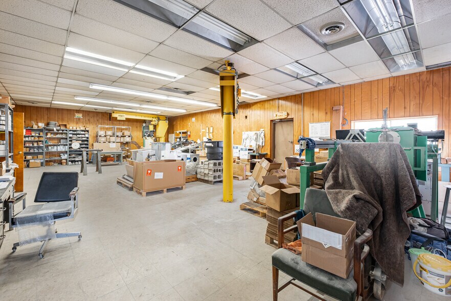 More Photos Of 330 N Front St, Ripley Flex For Sale