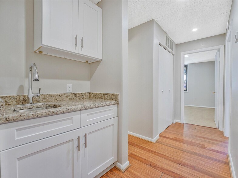 More Photos Of 311 Maple Ave W, Vienna Medical For Lease