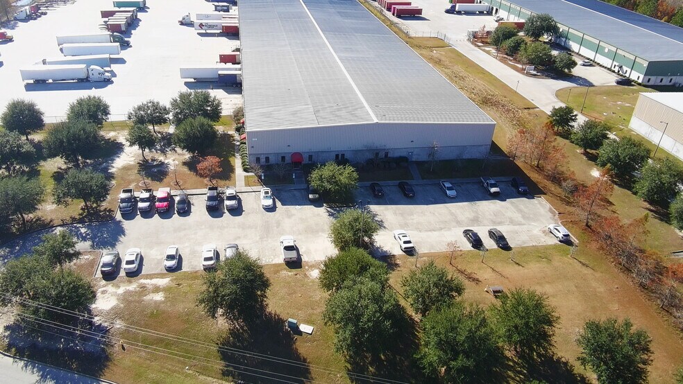 More Photos Of 135 Distribution Dr, Savannah Warehouse For Lease