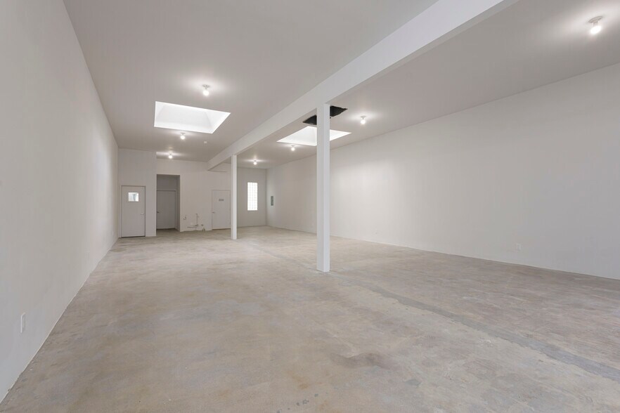 More Photos Of 1157 S Robertson Blvd, Los Angeles General Retail For Lease