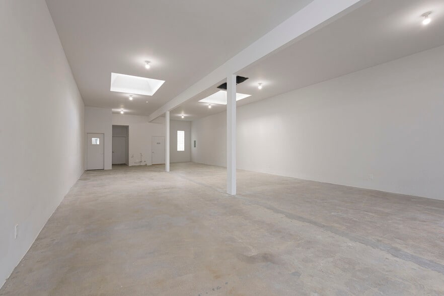 More Photos Of 1157 S Robertson Blvd, Los Angeles Flex For Lease