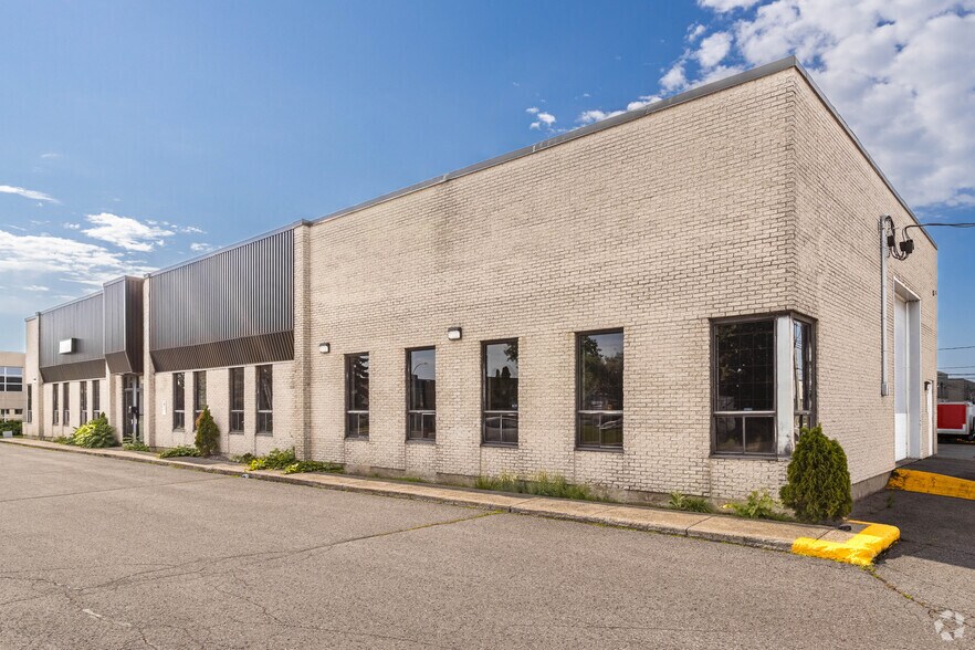 More Photos Of 679-701 Av Meloche, Dorval Warehouse For Lease