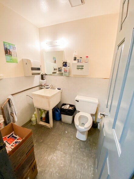 More Photos Of 2450 10th St, Baker City Carwash For Sale