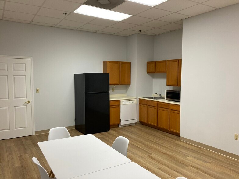 More Photos Of 360 Steel Way, Lancaster Warehouse For Lease