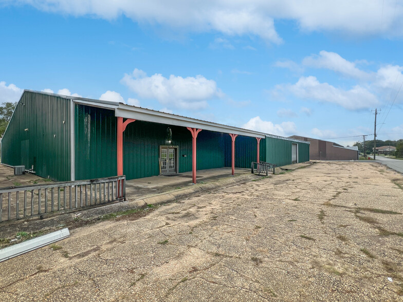 Primary Photo Of 2721 10th St, Northport Warehouse For Lease