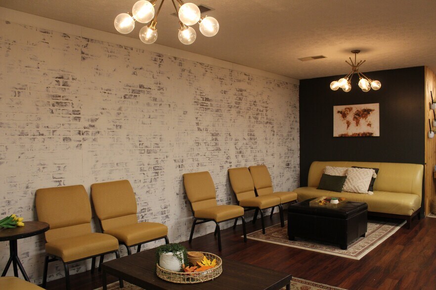 More Photos Of 1409 W Kirkwood Ave, Bloomington Religious Facility For Lease