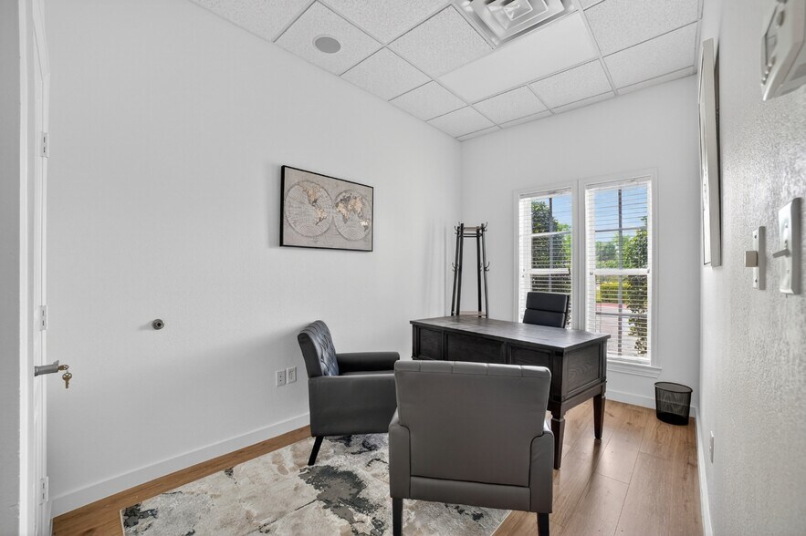 More Photos Of 2321 Ira E Woods Ave, Grapevine Medical For Lease