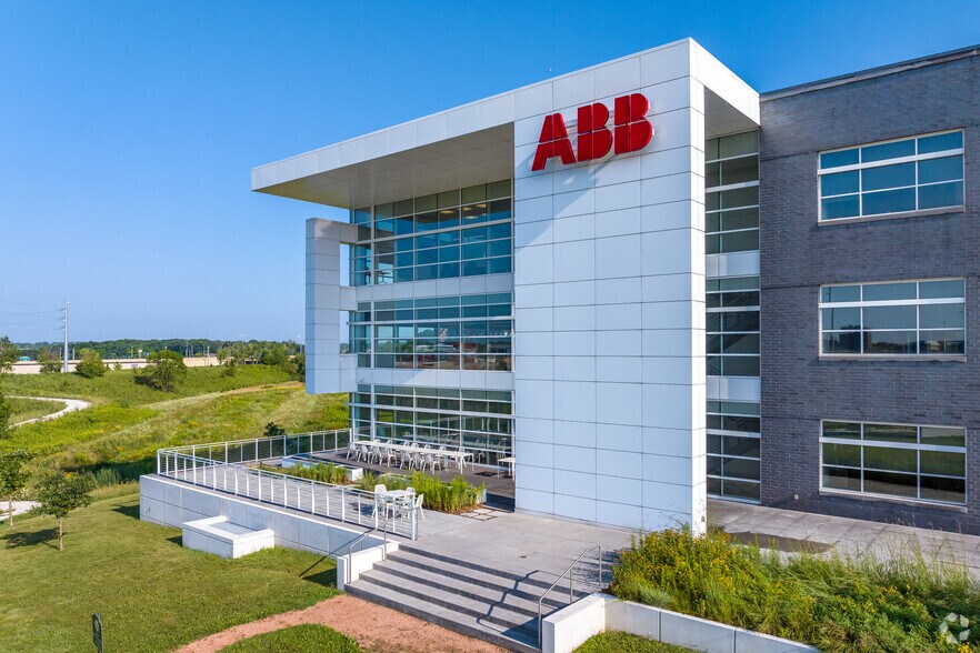 More Photos Of 1425 Discovery Pky, Wauwatosa Office For Sale