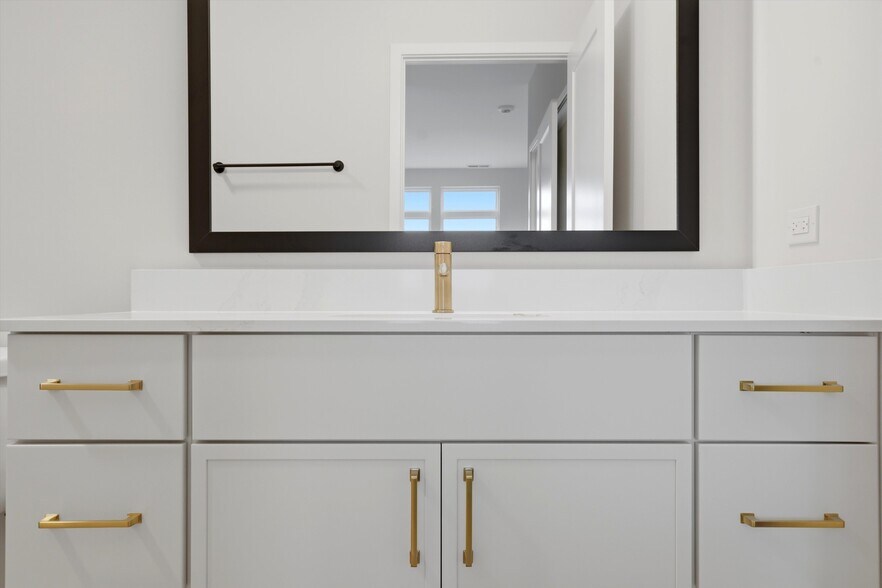More Photos Of 1850 Glenview Rd, Glenview Apartments For Lease