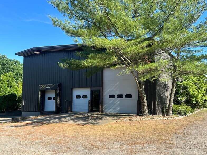 More Photos Of 22 A St, Edgartown Warehouse For Sale